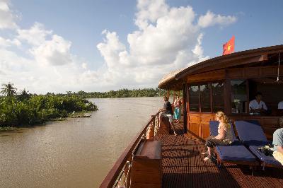 Sailing on Mang Thit river
