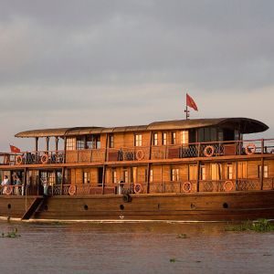 elegant_wooden_cabin_cruiser_in_the_morning_on_the_mekong_delta.jpeg