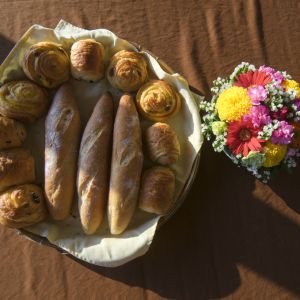 mystic_sampan_-_fresh_bread_and_danish_for_breakfast_on_board.jpg