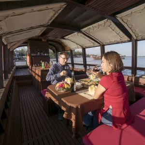 mystic_sampan_-_departure_for_a_lunch_cruise.jpg