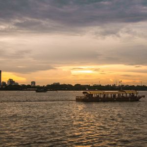 mystic_sampan_back_in_town_at_sunset.jpg