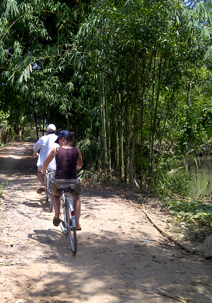 [image] Ba Láng cycling tour