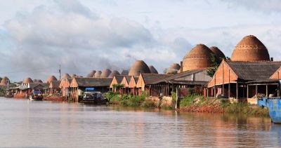 Khung cảnh làng gốm Mang Thít