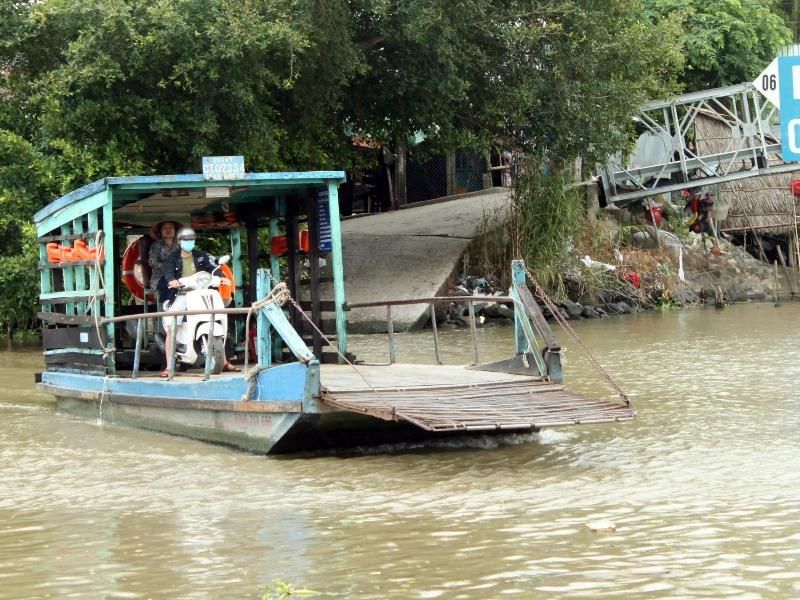 local_small_ferry_in_mekong_delta.jpg
