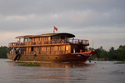 100 ans plus tard, le Bassac II sur la rivière Cổ Chiên